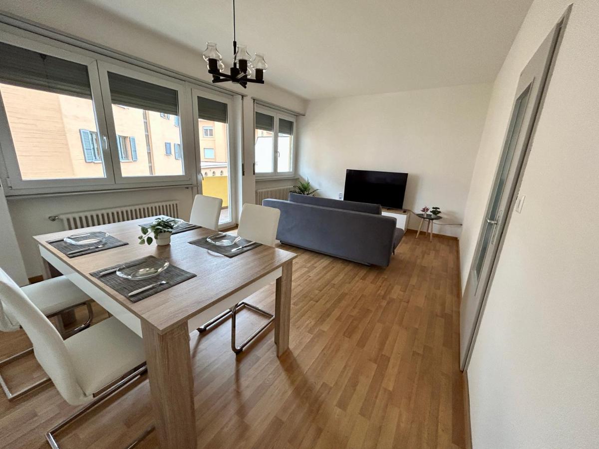 & Renovated - Near Train Station & Center *