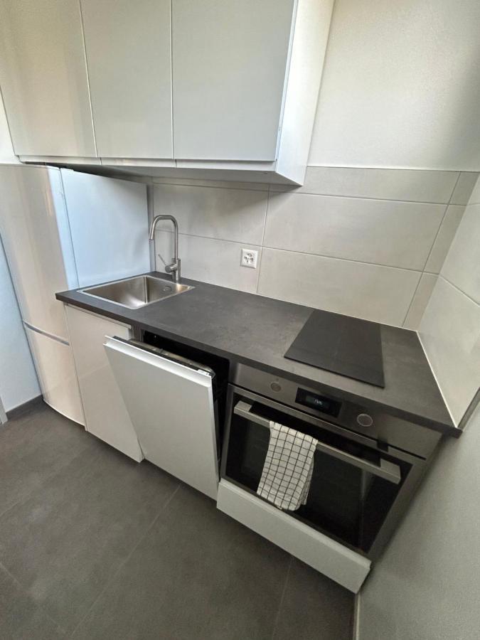 & Renovated - Near Train Station & Center Apartment